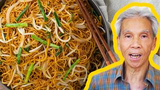 🍜 Dads Cantonese Chow Mein 豉油王炒面 [upl. by Cash]