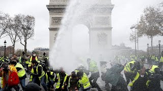 quotGilets jaunesquot  chaos sur les ChampsElysées [upl. by Genaro]