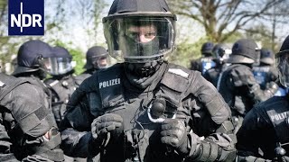 Alltag bei der Polizei Von Demos Hooligans und Beschimpfungen  7 Tage  NDR Doku [upl. by Richella83]