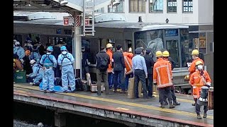 「JR元町駅で人身事故」フロントガラスと運転席の仕切りを破る [upl. by Joli255]