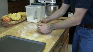 Video Ricetta del Pandolce Basso Genovese [upl. by Nibbs519]