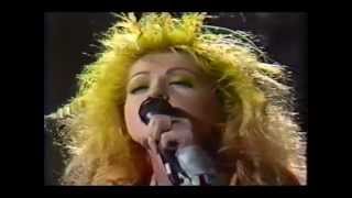 Cyndi Lauper  True Colors Live Letterman 1986 [upl. by Yentroc26]