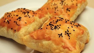 Talaş Böreği Tarifi  Milföy Hamurundan Tavuklu Bohça Börek [upl. by Conah]