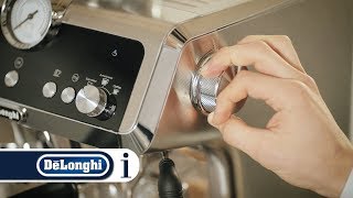 Making a Caffe Latte  La Specialista EC 9335M [upl. by Beaver705]