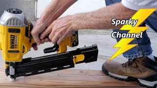 DeWalt Cordless 21° Framing Nailer DCN21PLM1 Review [upl. by Higbee]