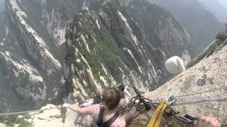 华山 Hua Shan Cliffside Plank Walk [upl. by Ydeh157]