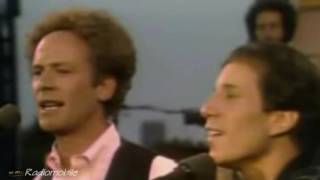 Simon and Garfunkel Live  Mrs Robinson [upl. by Fineman]